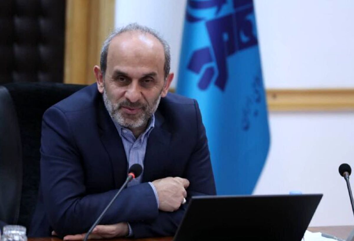 رییس صداوسیما در دفتر کار جدیدش پس از موشک‌باران ساختمان شیشه‌ای/ عکس