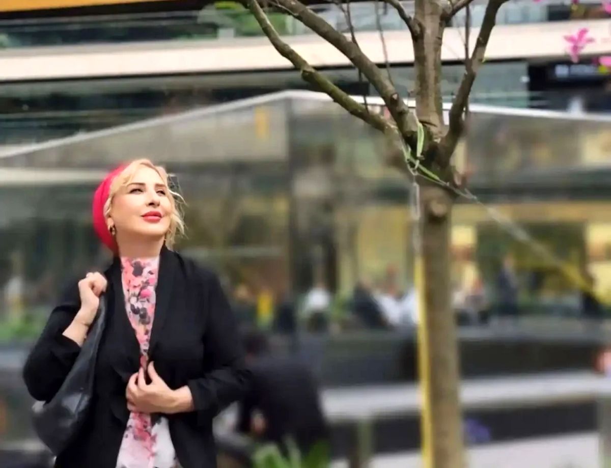 مرجانه گلچین و طاقچه نوستالژیکش؛ زیبایی اصیل ایرانی با گل شمعدونی‌ + عکس