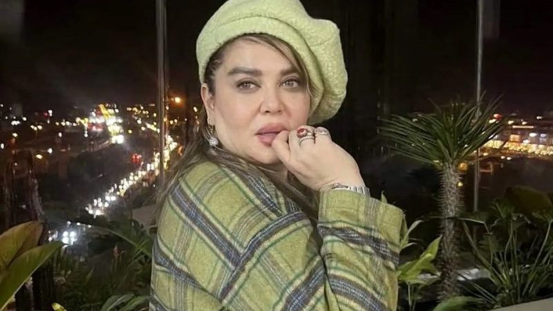 از کتابخانه تا تابلوهای خاص؛ خانه‌ی هنرمندانه بهاره رهنما را ببینید