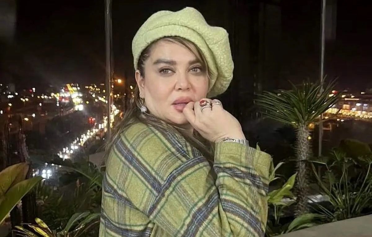 از کتابخانه تا تابلوهای خاص؛ خانه‌ی هنرمندانه بهاره رهنما را ببینید