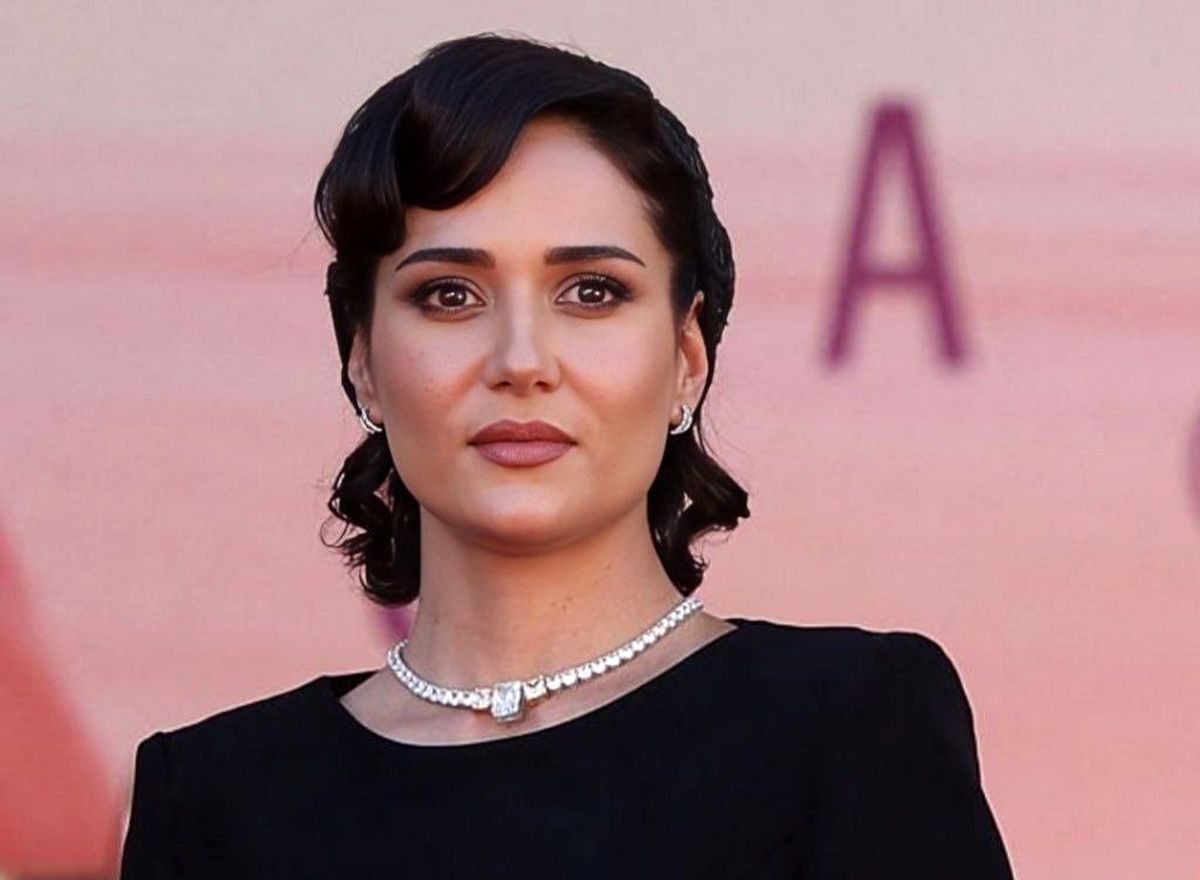 نگاهی دقیق به بدل زیبای ترکیه‌ای پریناز ایزدیار، بازیگر سریال «ازازیل» + عکس