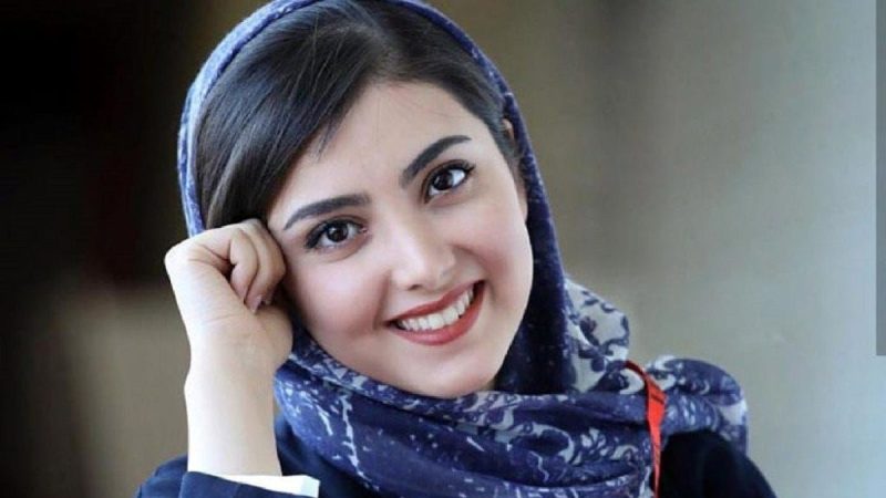استایل جدید و جذاب زیبا کرمعلی؛ موهای کوتاه پسرانه با رنگ یخی