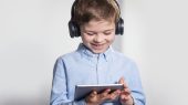 استفاده زیاد از موبایل و تبلت مهارت یادگیری را کُند می‌کند