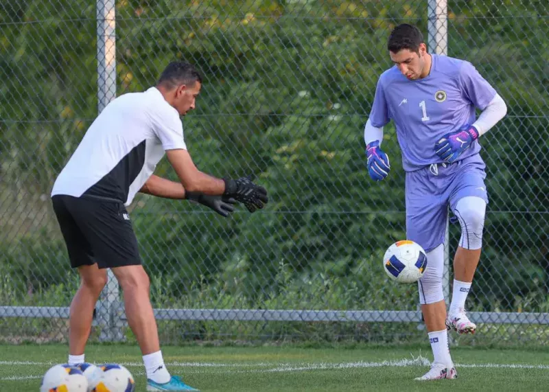 اخباری و گلر جدید استقلال گرم گرفتند!(عکس)