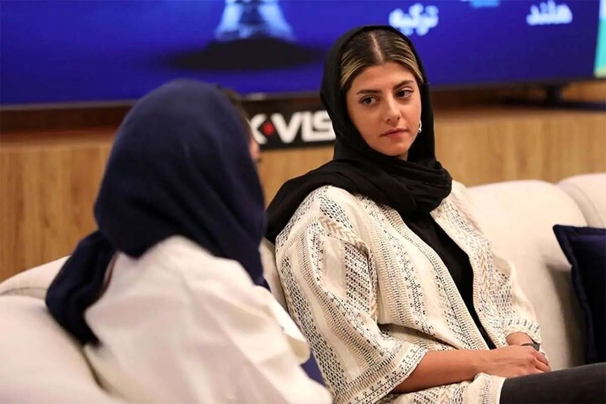 سلفی جذاب مهسا طهماسبی در آسانسور توجه‌ها را به خود جلب کرد