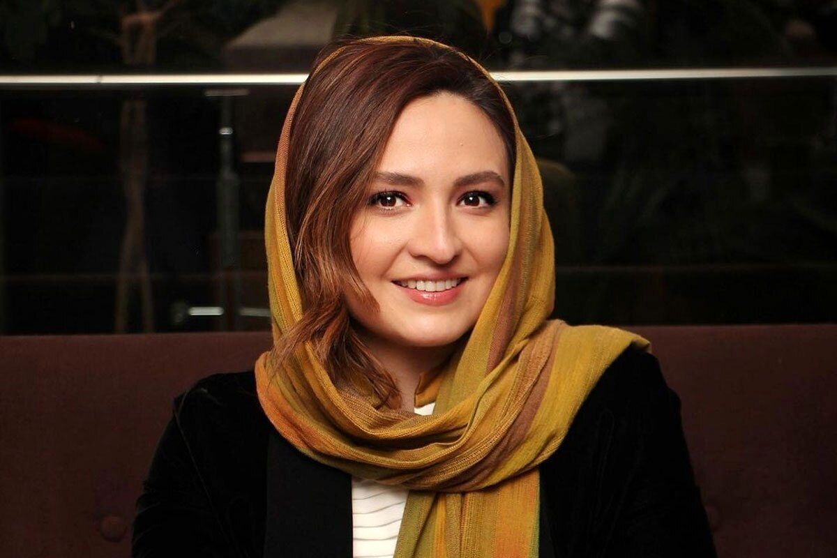 ظاهر جذاب گلاره عباسی در یک نشست کتابخوانی؛ خانم بازیگر چقدر زیبا شده