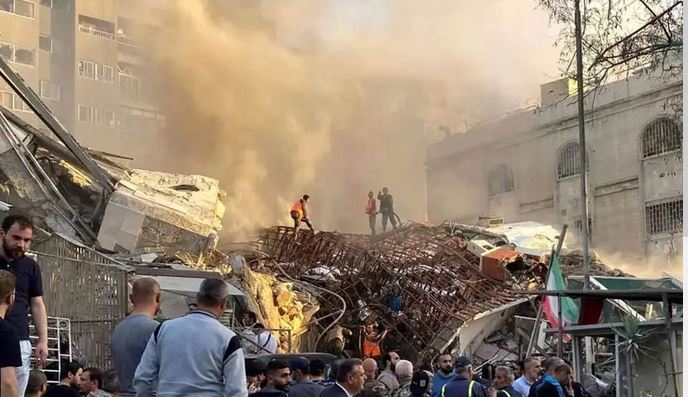 فیلم نجات مجروحین لحظاتی پس از حمله اسرائیل به میدان قدس تجریش