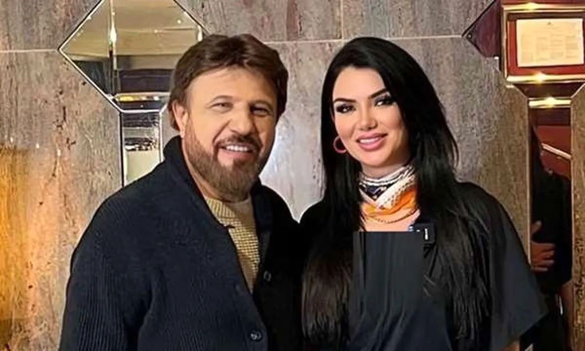 عکس جدید بیژن مرتضوی و همسر پنجمش/ عکس دونفره با برج ایفل!