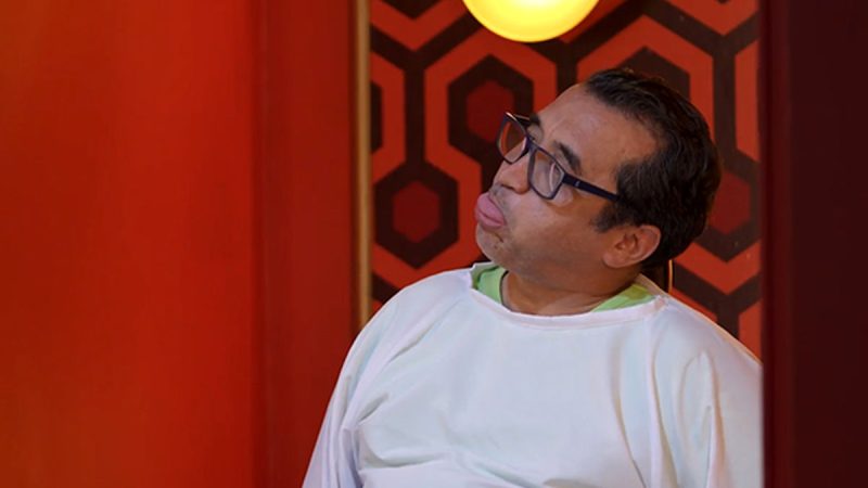 قلیون کشیدن خداداد عزیزی/۱۶ ساله قلیون میکشم! + فیلم