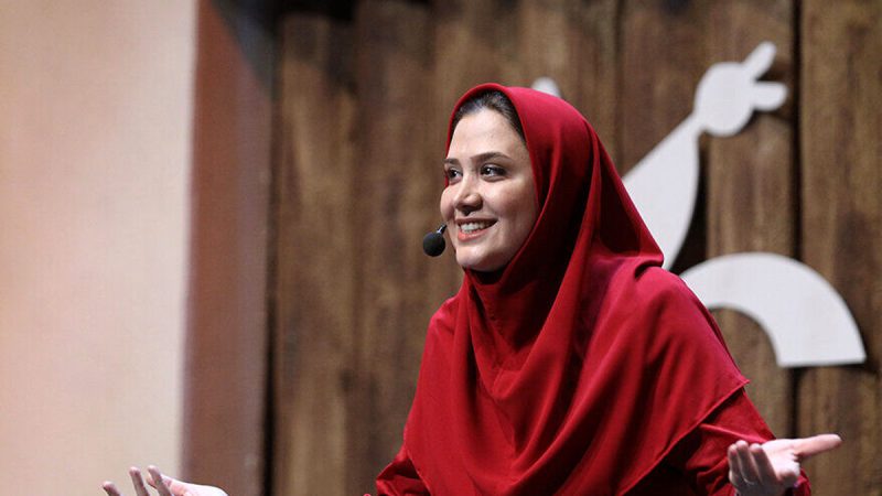 قاب خانوادگی سارا روستاپور مجری برنامه کودک رنگین‌کمان