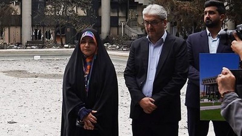 سلفی صمیمی سحر امامی مجری شیرزن صدا و سیما با سفیر کشورخارجی