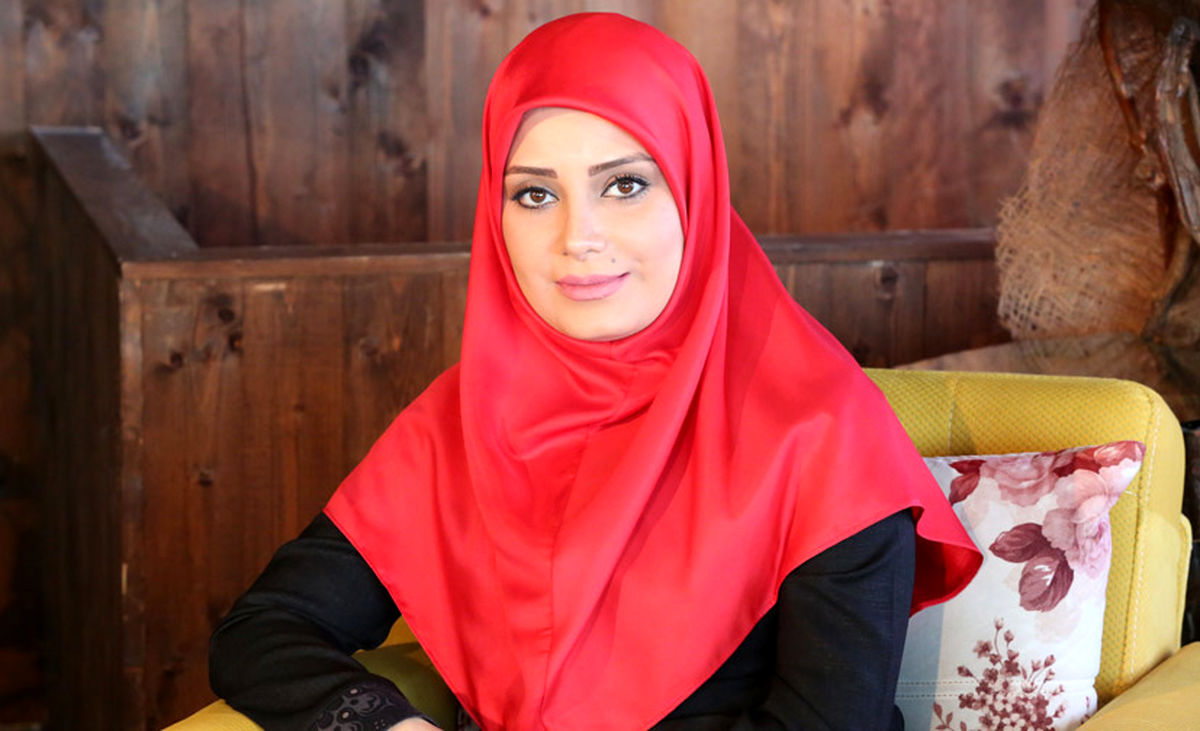 نگاهی به استایل سفید صبا راد در بالکن خانه‌اش در ترکیه