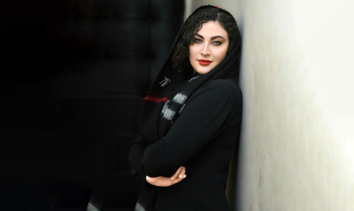 چیدمان شاهانه و لوکس خانه مریم مومن/ از مبلمان کلاسیک تا گل و گیاه آپارتمانی