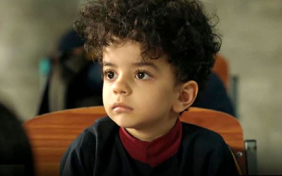 نگاهی به سالار معمولی در حرم امام رضا/ بازیگر خردسال سریال پایتخت به زیارت امام هشتم رفت + عکس