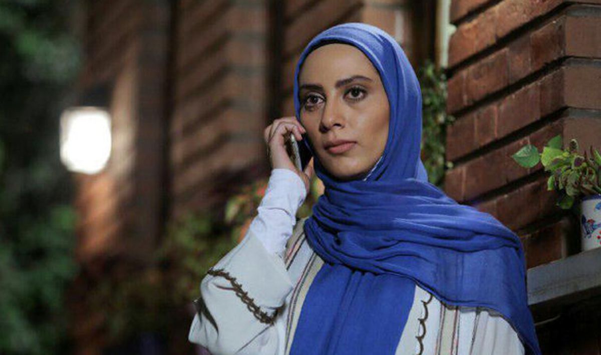 پدر و مادر واقعی مونا فرجاد+ بیوگرافی و زندگی شخصی