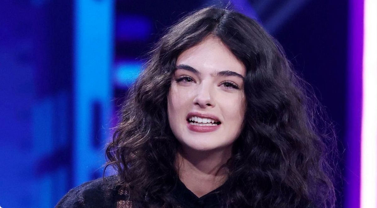 سفر در زمان؛ «دوا کسل، دختر مدل مونیکا بلوچی» در ۱۶ سالگی؛ سال ۱۳۹۹