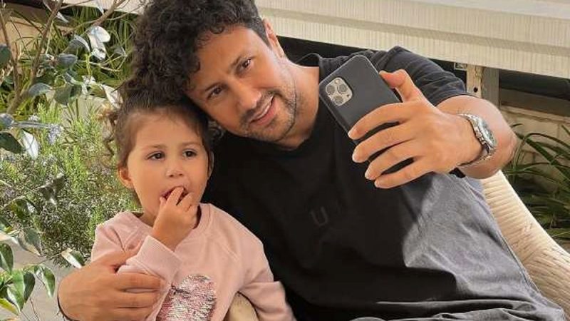 نبات دختر شاهرخ استخری از رفتن به مدرسه ناراحت شده! (ویدیو)