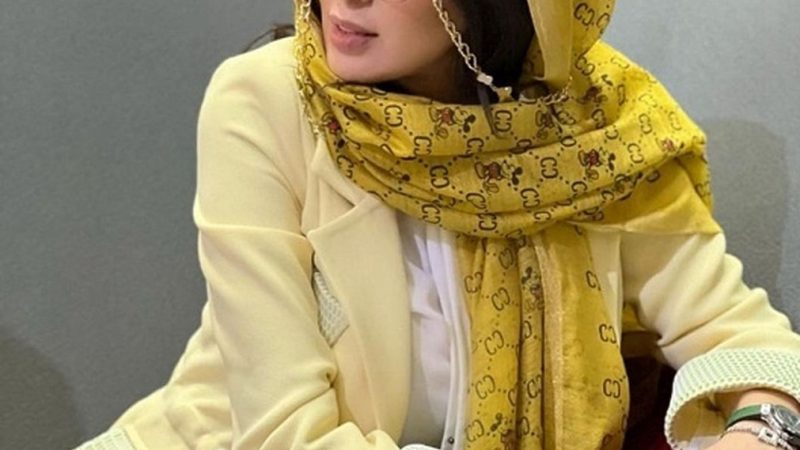 شباهت غیرقابل وصف لیلا بلوکات با خواهرش نوشا/ عین سیبی که از وسط نصف شده باشه! / باور نمی کنید این دو نفر خواهر باشند!