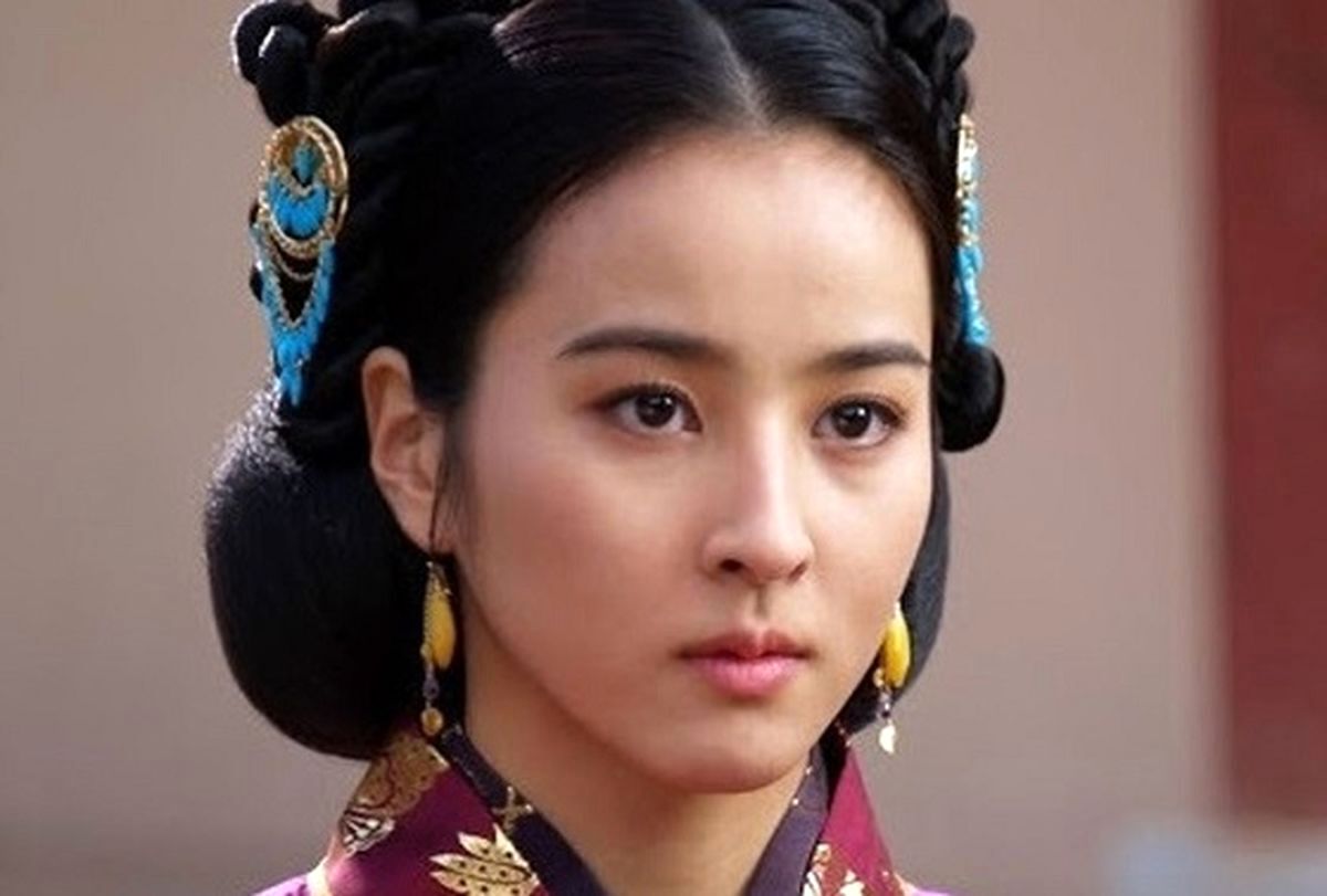 عکس/چهرۀ «بانو سوسانو» در ۲ سالگی و ۱۳ سالگی