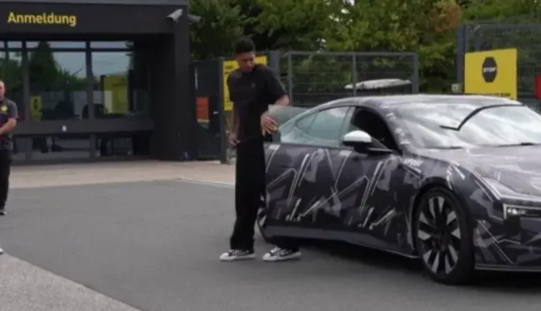 رونمایی از سوپر خودرو بلینگام در تمرینات رئال مادرید