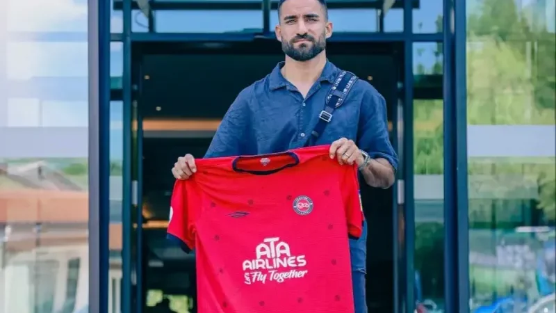 رسمی: شماره 10 استقلال در تیم قهرمان!