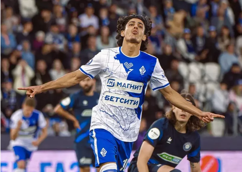 دلبری حسین‌نژاد از استقلالی ها با جشن و جایزه