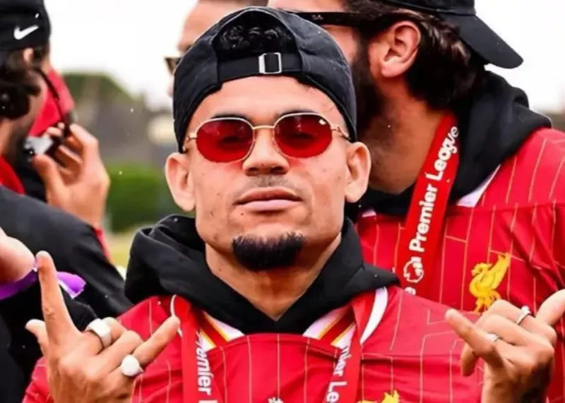 بایرن یا بارسلونا، ستاره لیورپول انتخاب کرد