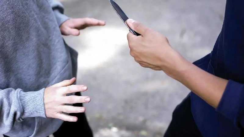ویدیویی هولناک از خفت‌گیری جوان تهرانی در محله باغ فیض