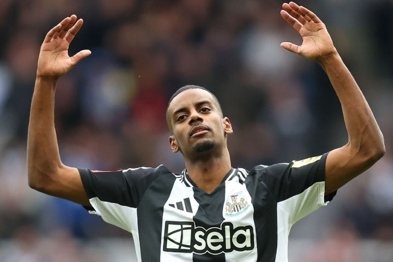 زمانی که ایساک خیلی به بارسلونا نزدیک شده بود