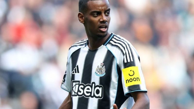 ستاره ناراضی نیوکاسل که به انزوا کشیده شده است