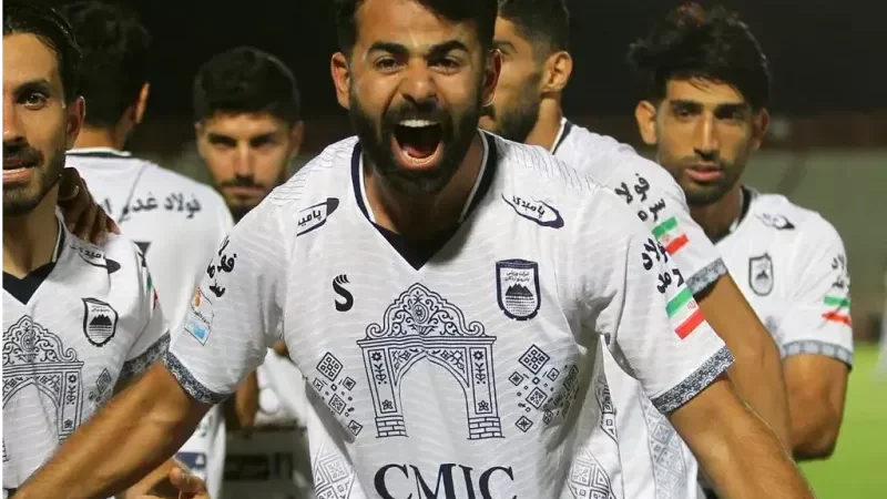 دهقان: بعد از گل آخر کمرمان شکست!