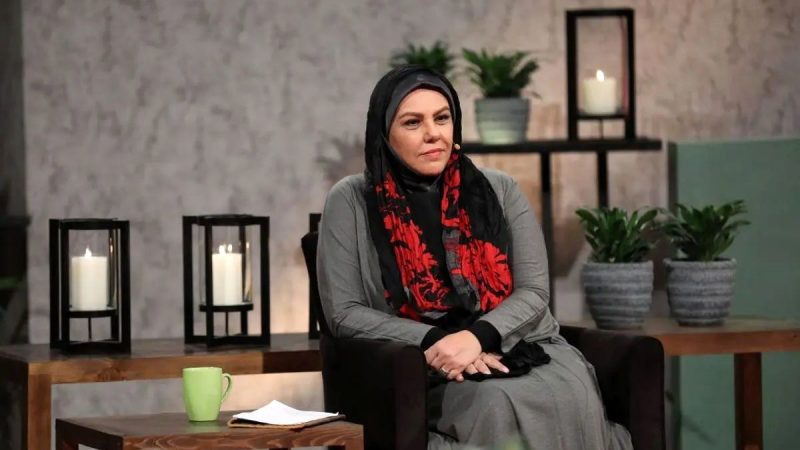 دکوراسیون چشم‌نواز افسانه چهره‌آزاد؛ حیاط سرسبز و فضای شاعرانه