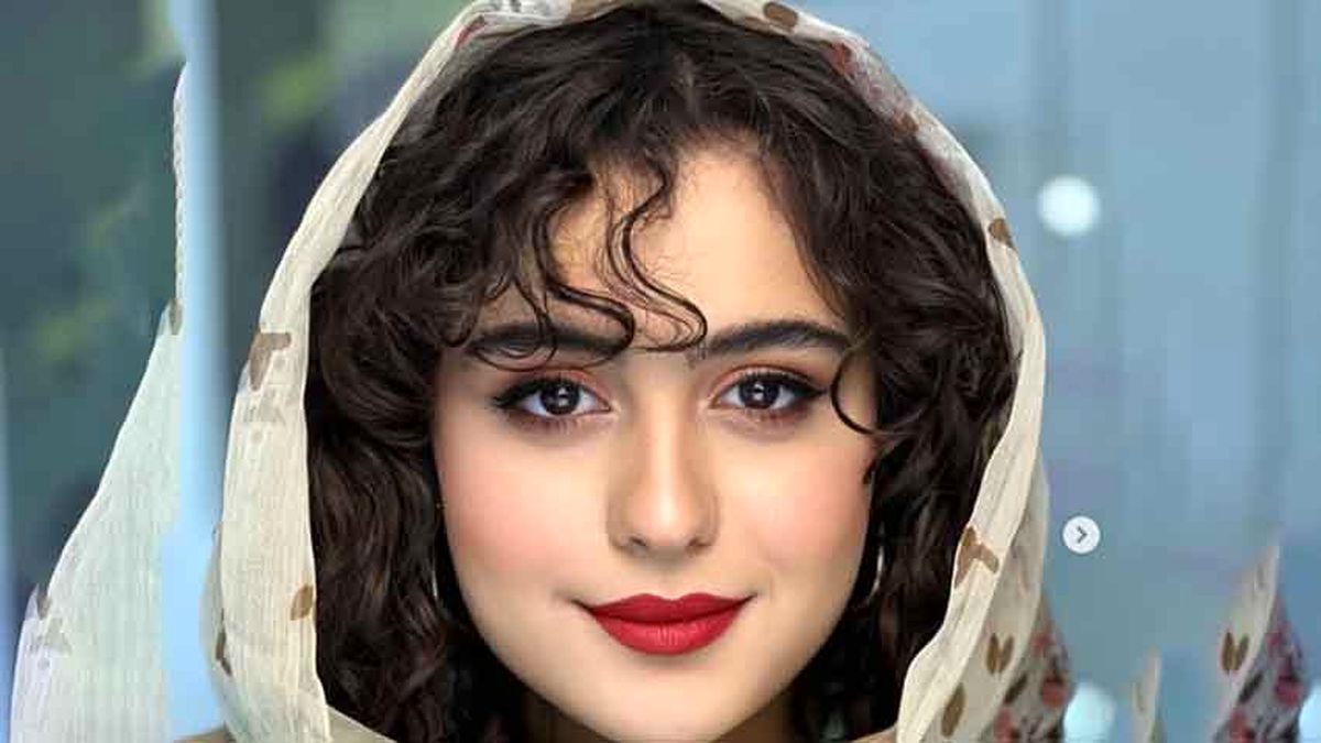 بیوگرافی فاطیما بهارمست با استایل دامن گلدوزی