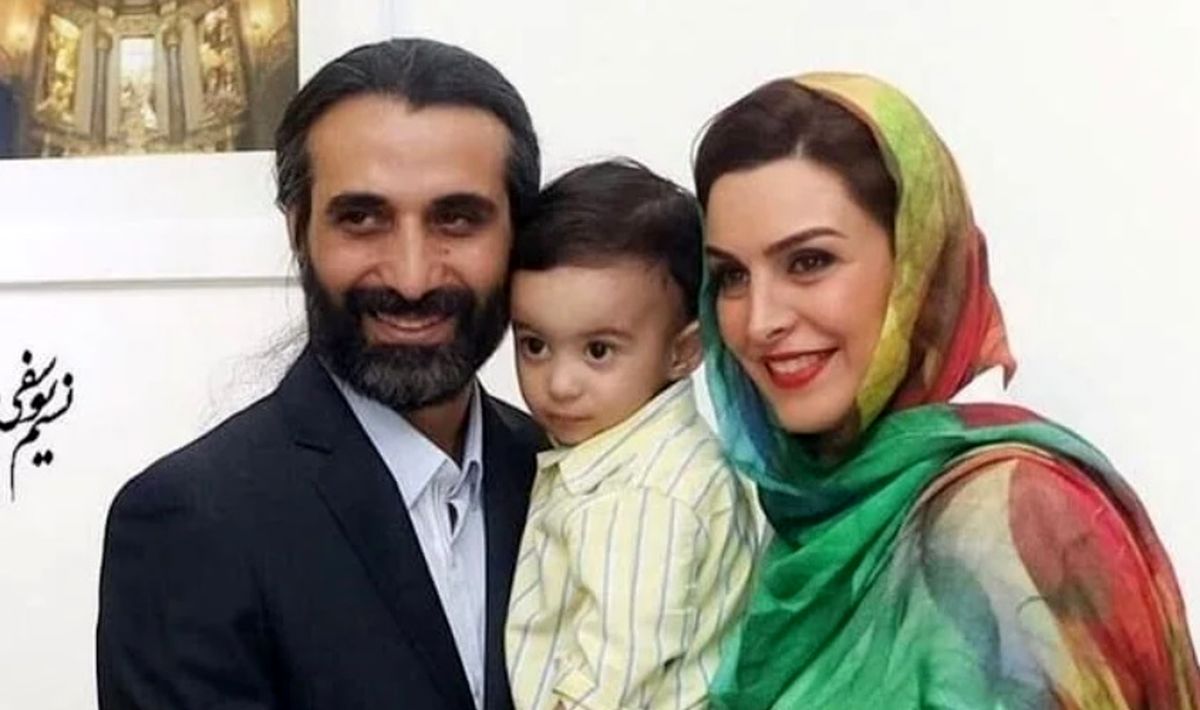 عکس خانوادگی زنده‌یاد ماه چهره خلیلی در کنار مادر و خواهر