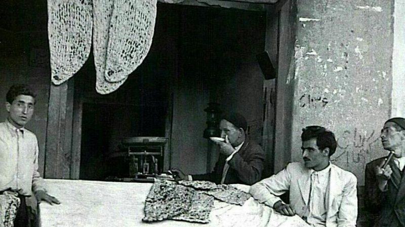 سفر به عصر قاجار؛ عکس جالب از نانوایی سنگکی در شیراز