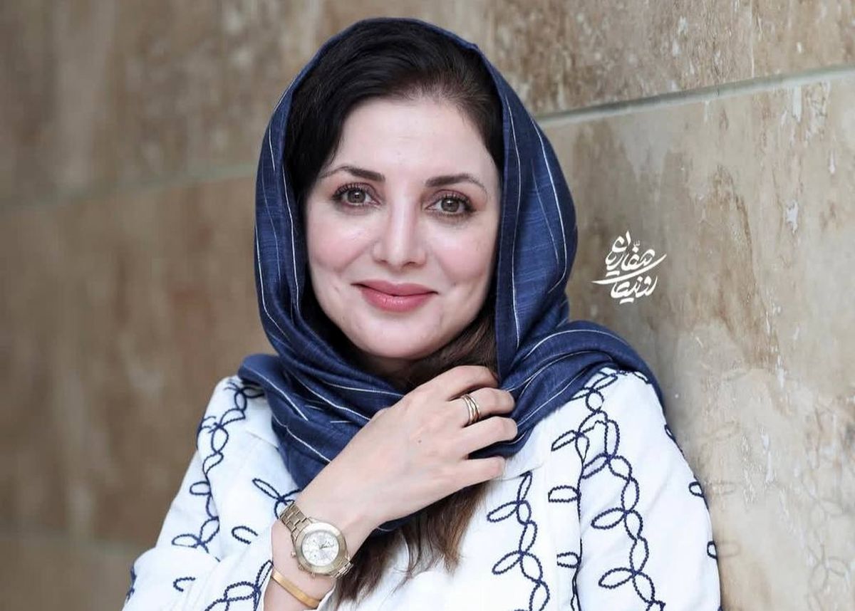 رویا میرعلمی با استایلی ساده و شیک در مراسم اکران “جزایر قناری” درخشید