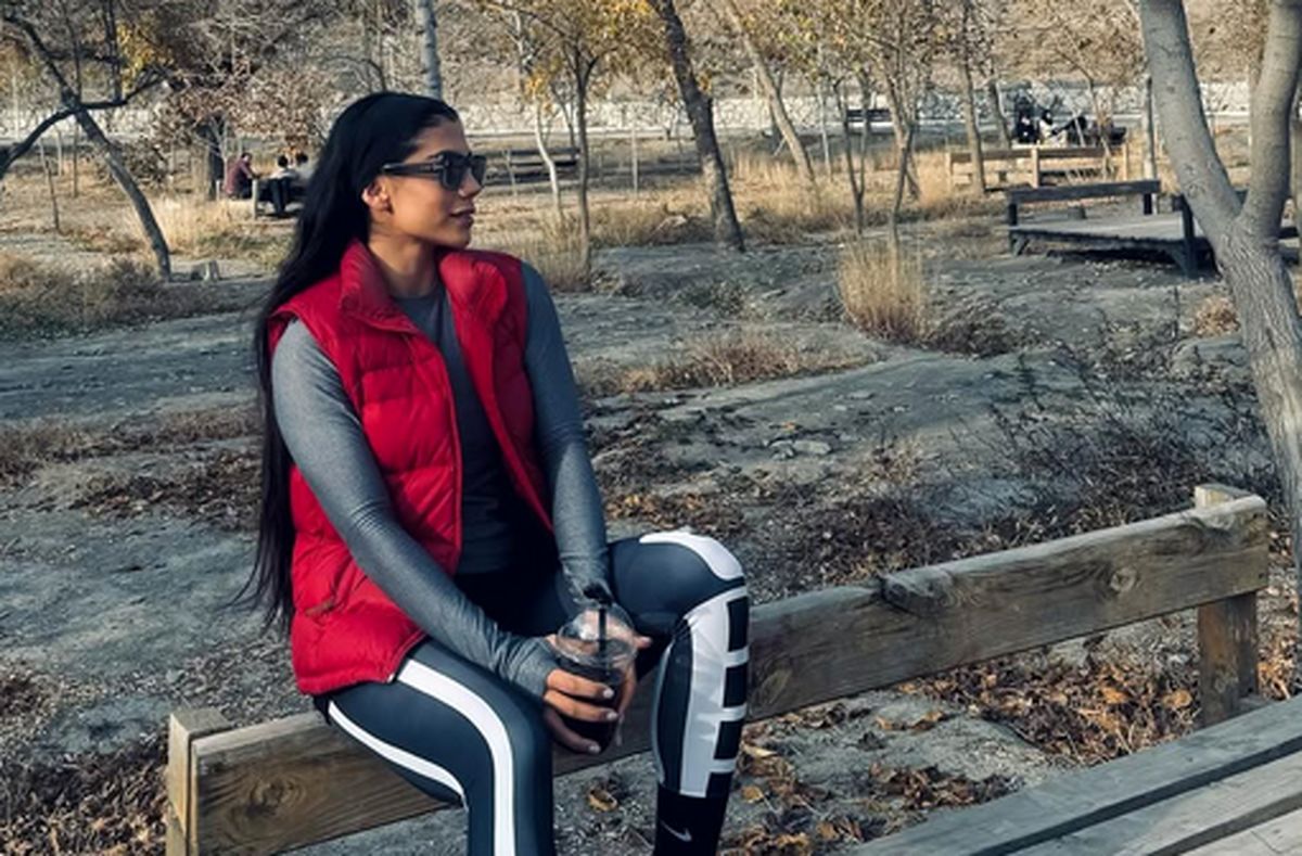 بیوگرافی فائزه نسائی ۲۶ ساله قهرمان خوش‌اندام+ عکس تمرینات سخت با لباس چسبان