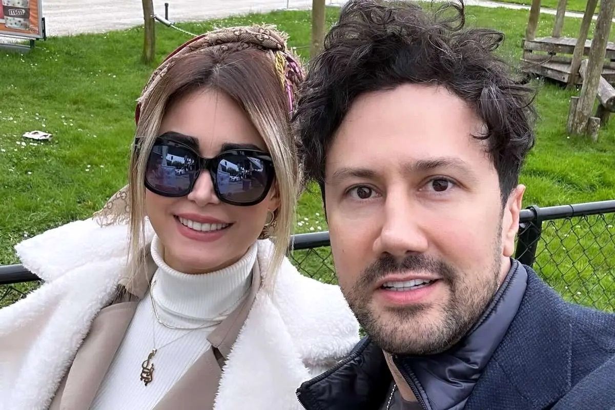 چیدمان خاص طلافروشی جدید شاهرخ استخری با کاغذ دیواری‌های چشم‌نواز