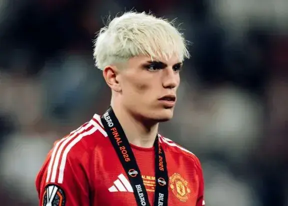 هشدار به یونایتد: مجبور به فروش این ستاره نشو!