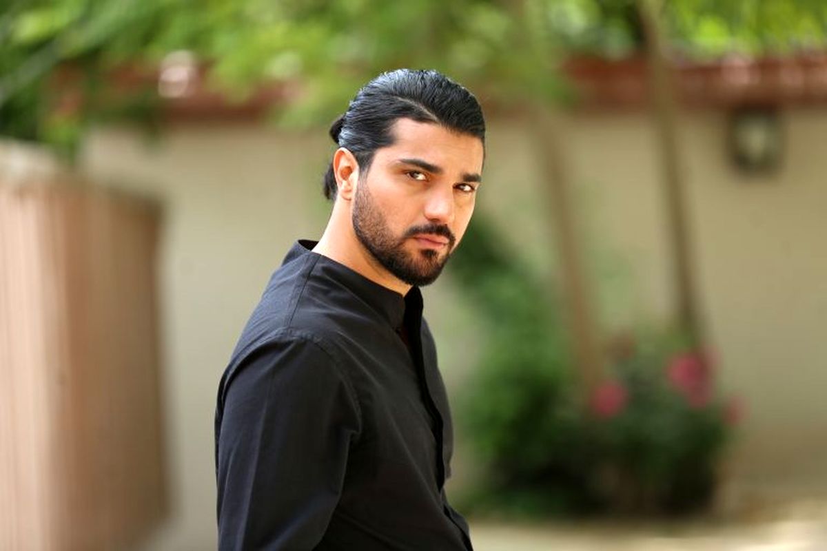 خانه لاکچری سینا مهراد در زعفرانیه؛ از استخر و بالکن رویایی تا لوستر اروپایی و مبلمان مدرن