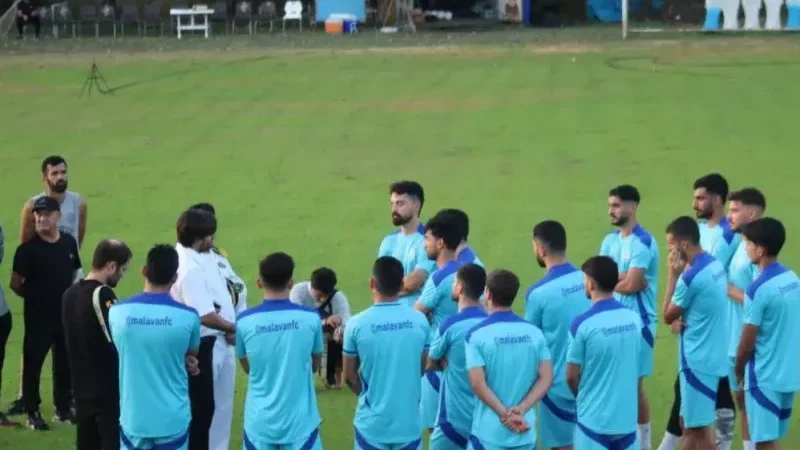 پیراهن عمری و نورافکن صاحب جدید پیدا کرد