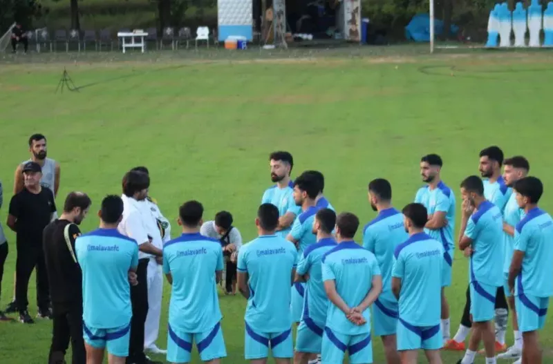 پیراهن عمری و نورافکن صاحب جدید پیدا کرد