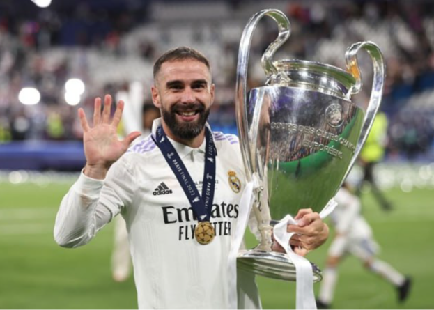 جام‌ها در انتظار: کارواخال بر تخت پادشاهی رئال