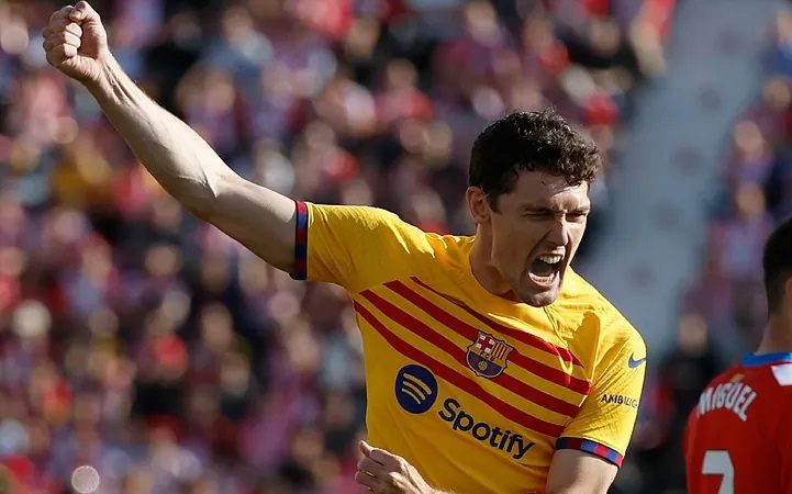 ستاره بارسلونا تمدید می‌کند