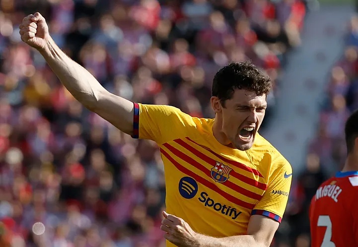 ستاره بارسلونا تمدید می‌کند