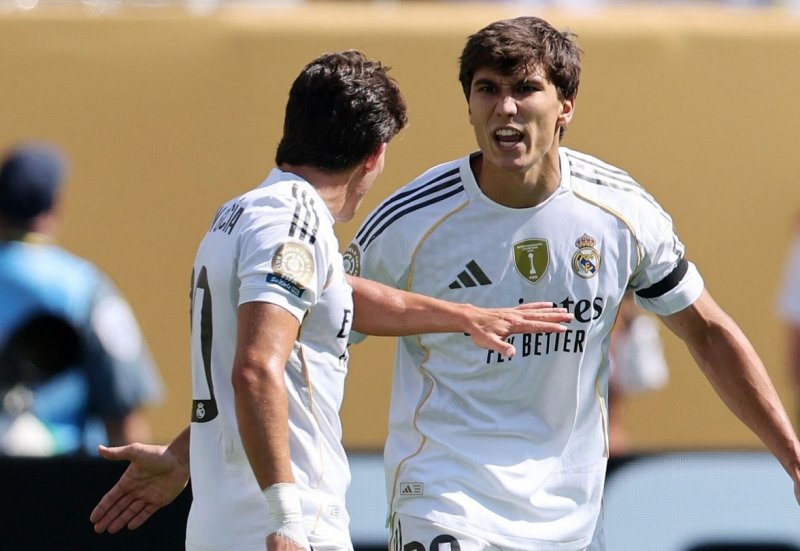 یک تمدید قرارداد کهکشانی در رئال