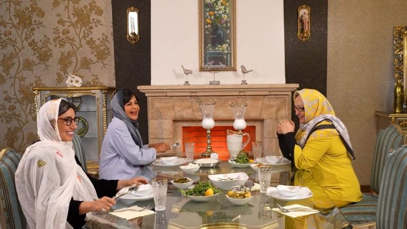 حال‌وهوای شاعرانه شام ایرانی با همخوانی یک آهنگ ماندگار (ویدئو)