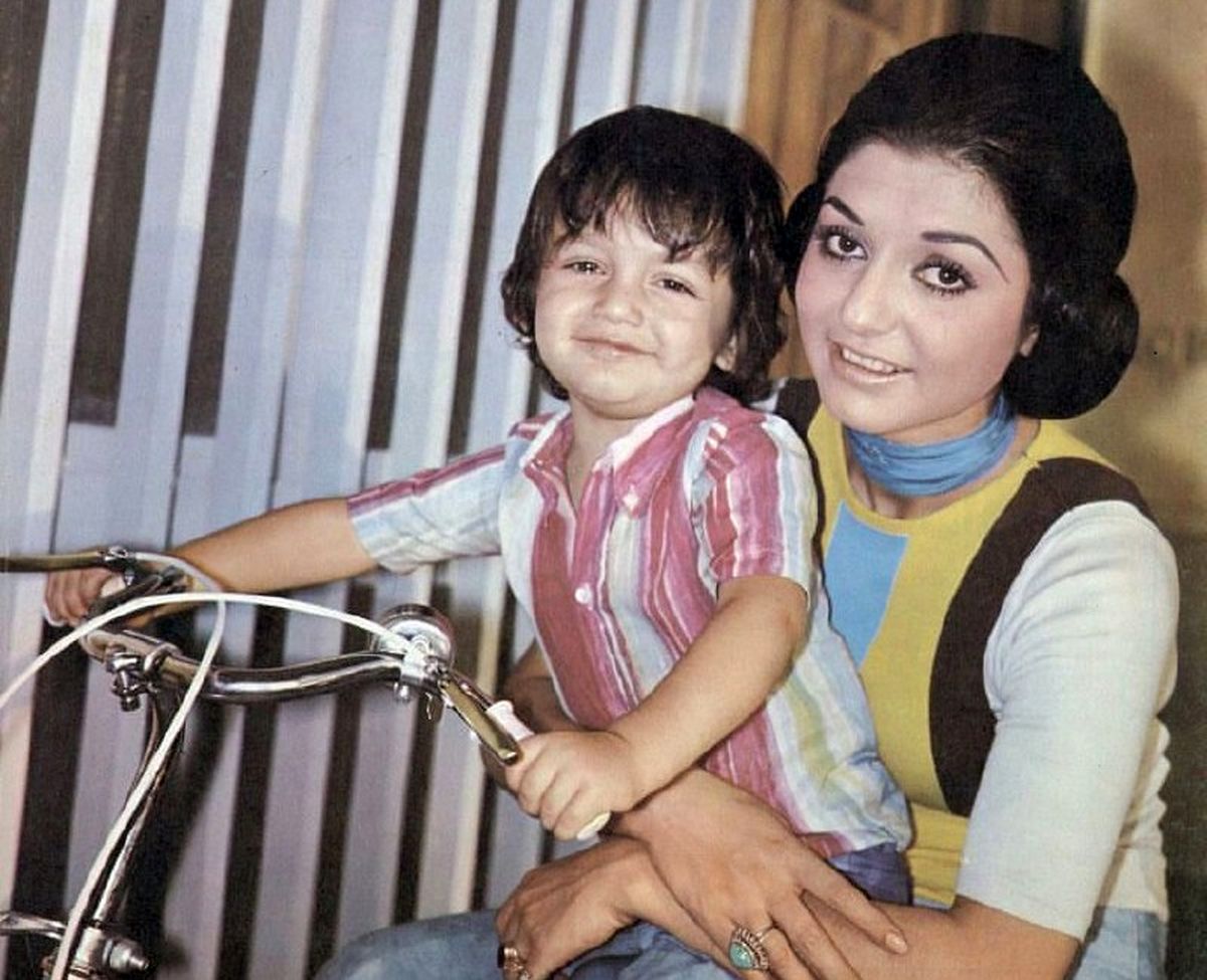 سفر در زمان؛ «گوگوش در کنار پسرش کامبیز»؛ سال ۱۳۴۹