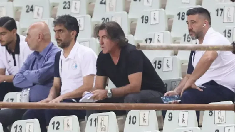 ساپینتو نه هندزفری گذاشت، نه به رختکن رفت!