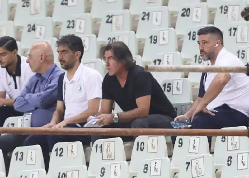 ساپینتو نه هندزفری گذاشت، نه به رختکن رفت!